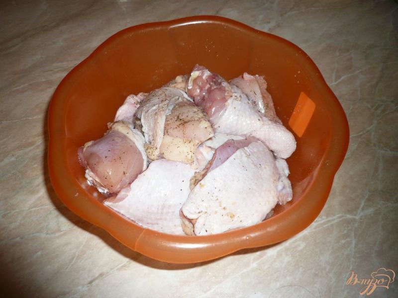 Фото приготовление рецепта: Курица в собственном соку шаг №3