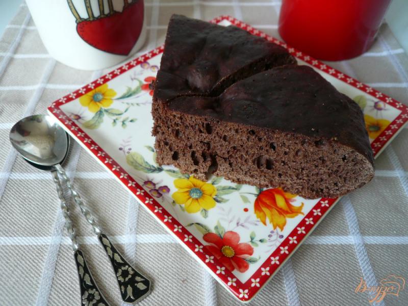 Фото приготовление рецепта: Простой кекс с какао в мультиварке шаг №9
