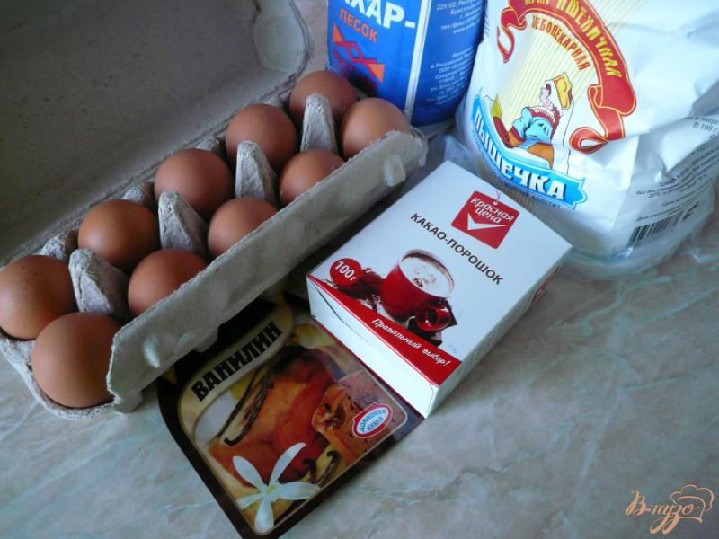 Фото приготовление рецепта: Простой кекс с какао в мультиварке шаг №1