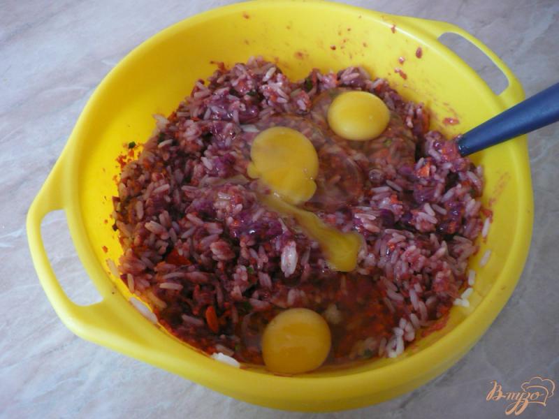 Фото приготовление рецепта: Запеканка из печени с рисом шаг №6
