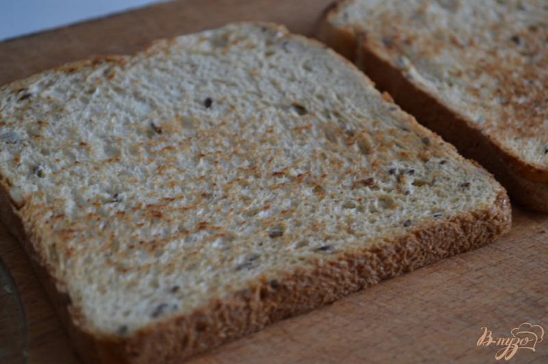 Фото приготовление рецепта: Хлебные тосты с яичницей шаг №1