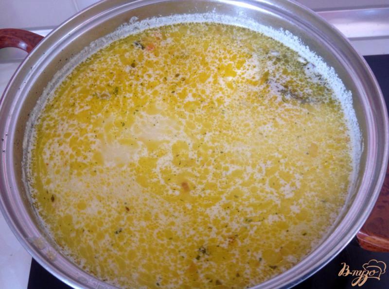 Фото приготовление рецепта: Суп с плавленым сырком шаг №7