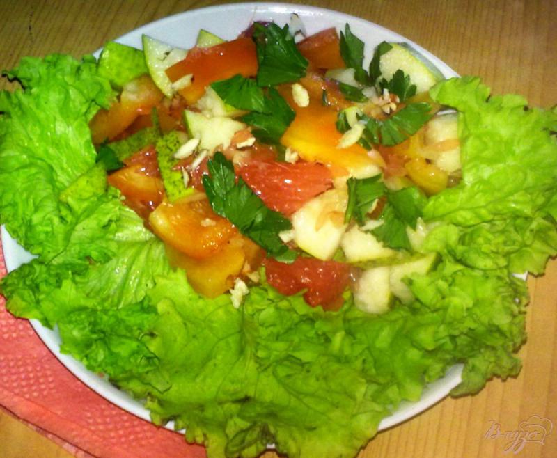 Фото приготовление рецепта: Салат с грушей и грейпфрутом шаг №5