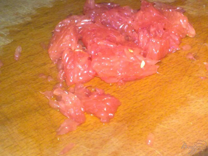 Фото приготовление рецепта: Салат с грушей и грейпфрутом шаг №3