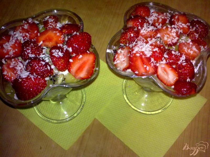 Фото приготовление рецепта: Десерт творожно-ягодный шаг №5