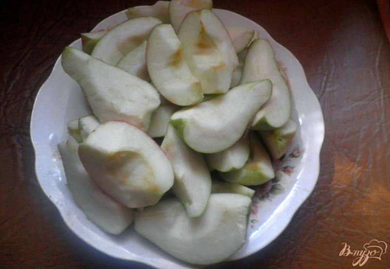Фото приготовление рецепта: Грушево-яблочная шарлотка шаг №2