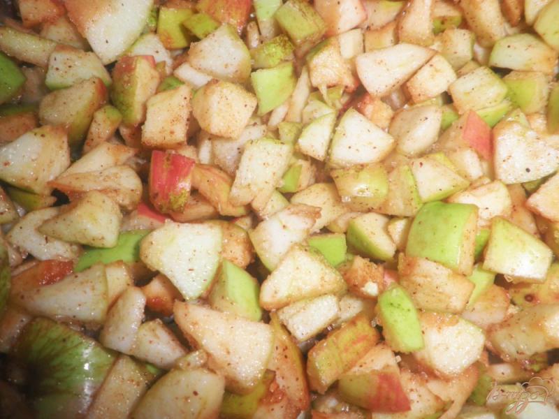 Фото приготовление рецепта: Пирог с яблоками Сердце шаг №4
