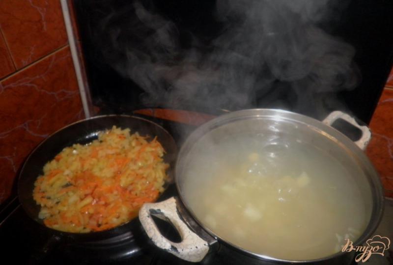 Фото приготовление рецепта: Картофельный суп с фрикадельками шаг №6