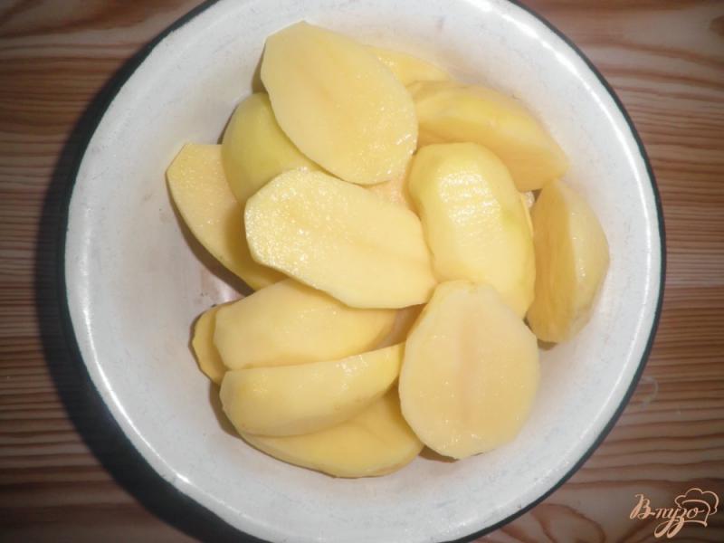 Фото приготовление рецепта: Картофельное пюре со сметаной и зеленью шаг №1