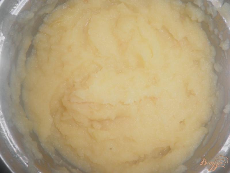 Фото приготовление рецепта: Картофельное пюре со сметаной и зеленью шаг №7