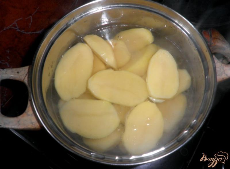 Фото приготовление рецепта: Картофельное пюре со сметаной и зеленью шаг №2