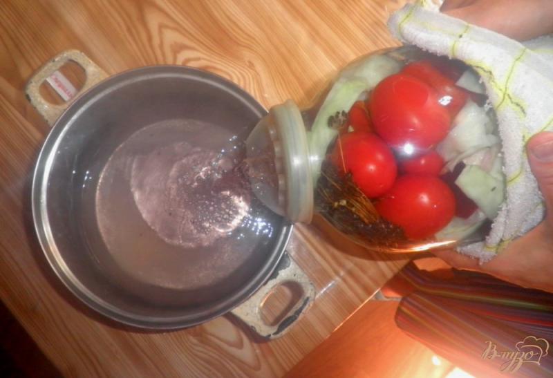 Фото приготовление рецепта: Консервированные помидоры с капустой и свеклой шаг №6