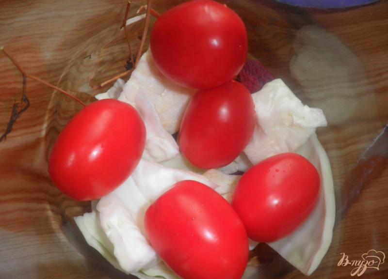 Фото приготовление рецепта: Консервированные помидоры с капустой и свеклой шаг №2