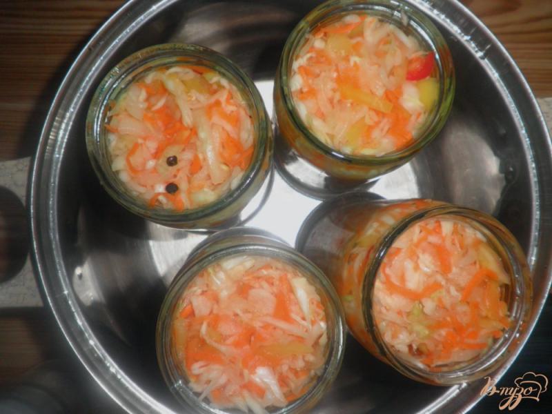 Фото приготовление рецепта: Салат из капусты на зиму шаг №4