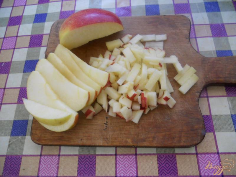 Фото приготовление рецепта: Салат сытный с крабовыми палочками и рисом шаг №3