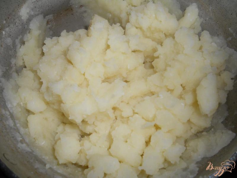 Фото приготовление рецепта: Картофельное пюре с зеленым горошком шаг №4