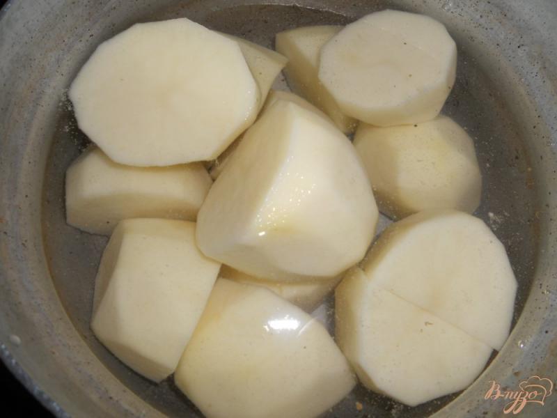 Фото приготовление рецепта: Картофельное пюре с зеленым горошком шаг №1