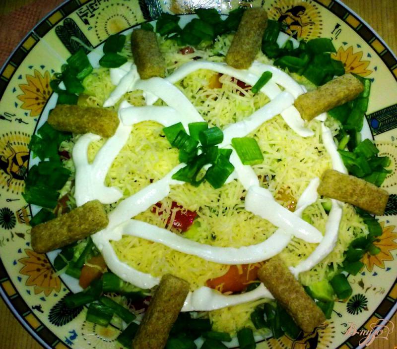 Фото приготовление рецепта: Салат с куриным филе «Пиратская штучка» шаг №7
