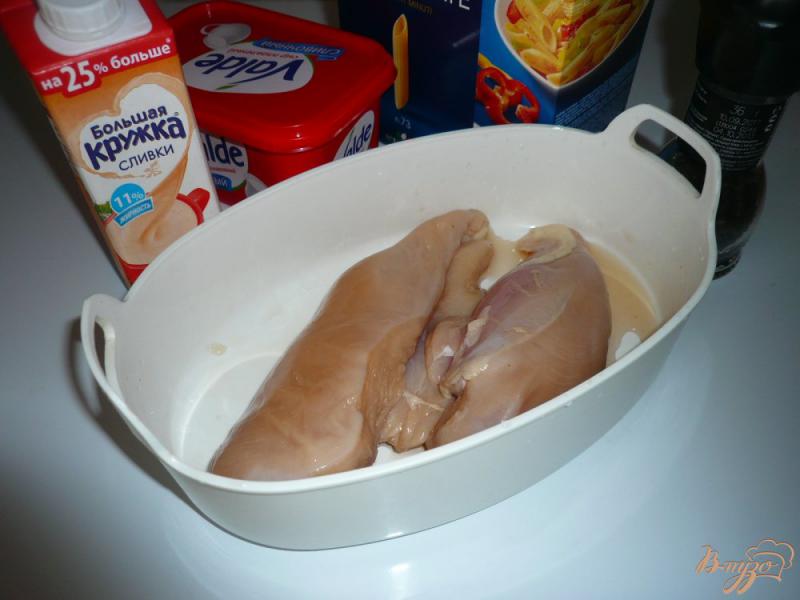 Фото приготовление рецепта: Макароны в сливочном соусе с курицей шаг №1