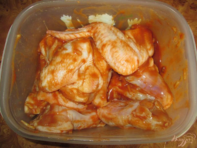 Фото приготовление рецепта: Сочные куриные крылья, запеченные в духовке шаг №4