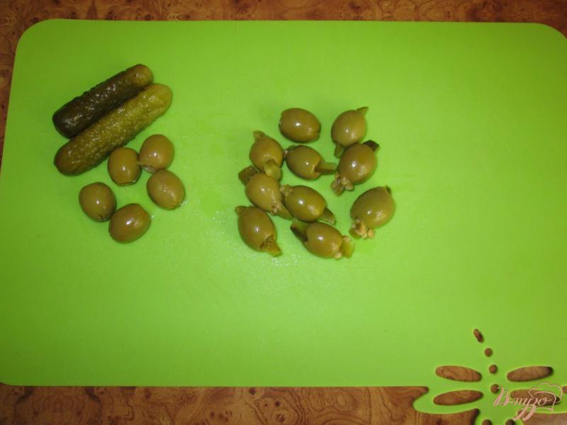 Фото приготовление рецепта: Сырные шарики с оливками шаг №2