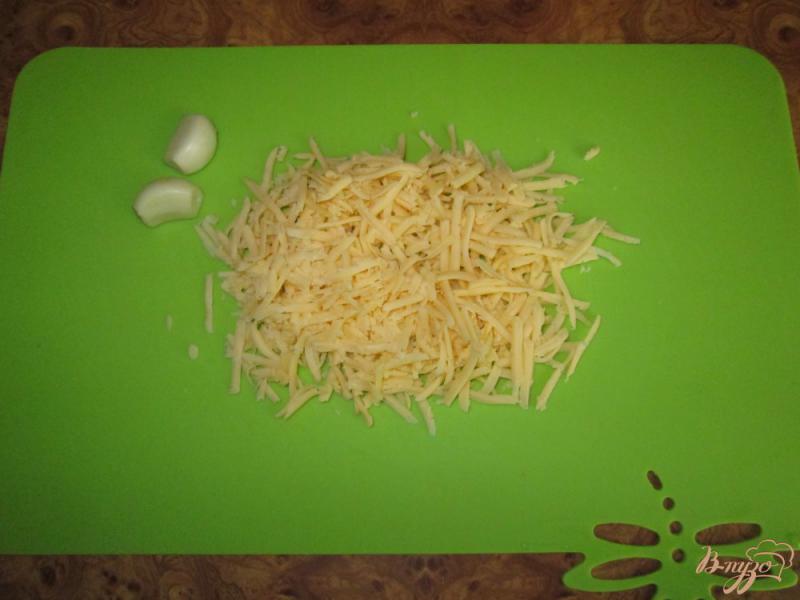 Фото приготовление рецепта: Сырные шарики с оливками шаг №4