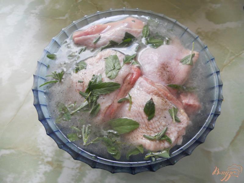 Фото приготовление рецепта: Курица на мангале. Маринад с эстрагоном. шаг №3
