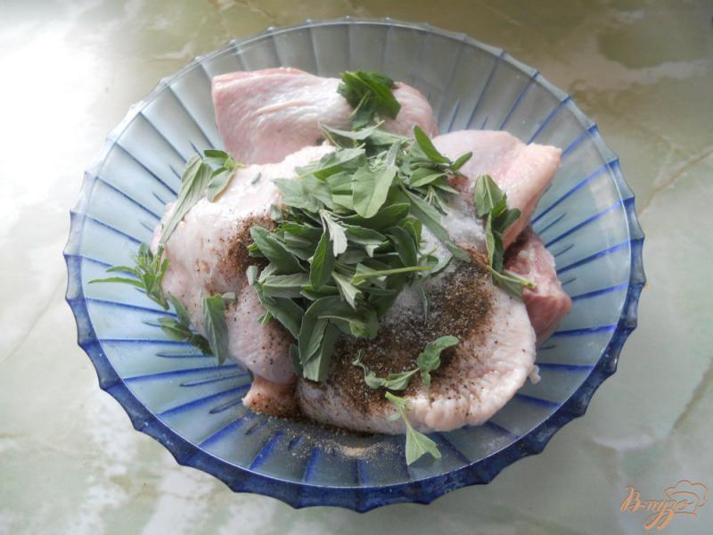 Фото приготовление рецепта: Курица на мангале. Маринад с эстрагоном. шаг №2