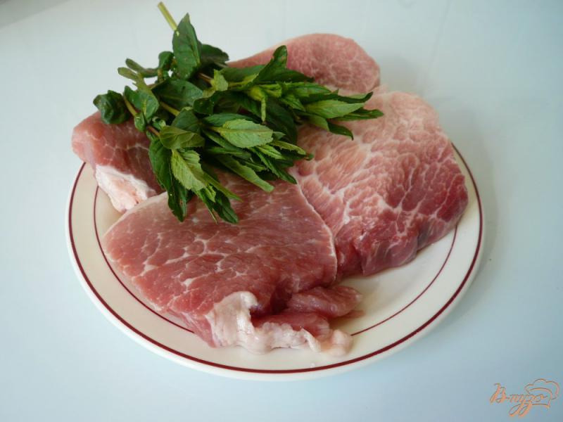 Фото приготовление рецепта: Свининка с картофелем и лучком шаг №1