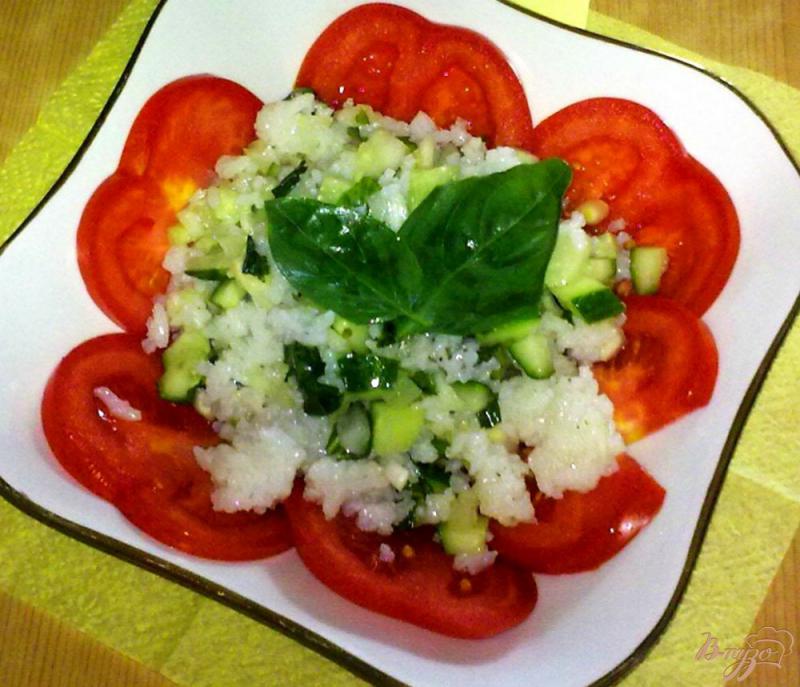 Фото приготовление рецепта: Салат с рисом и базиликом шаг №6