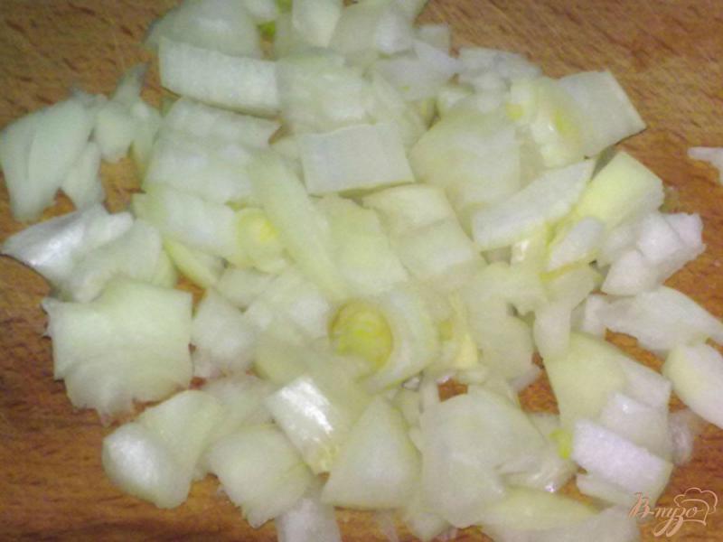 Фото приготовление рецепта: Салат с рисом и базиликом шаг №2