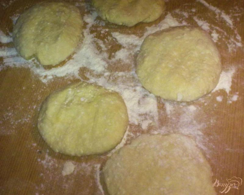 Фото приготовление рецепта: Творожные пирожки с грибами шаг №4