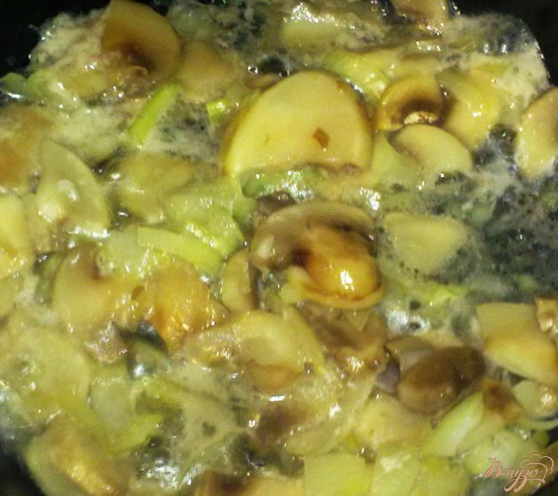 Фото приготовление рецепта: Творожные пирожки с грибами шаг №3