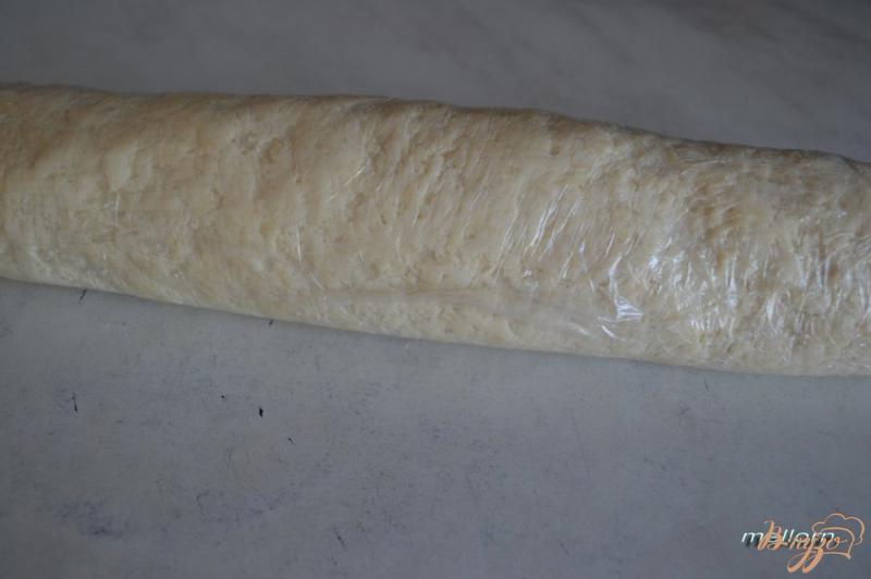 Фото приготовление рецепта: Сметано-сырное печенье с кунжутом шаг №5