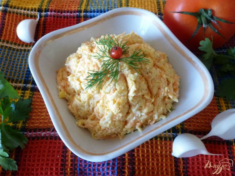 Фото приготовление рецепта: Сырная закуска с морковью и чесноком шаг №4