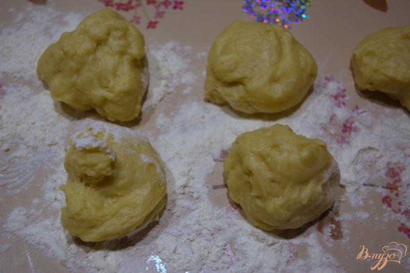Фото приготовление рецепта: Пирожки на французском тесте с вишней шаг №4