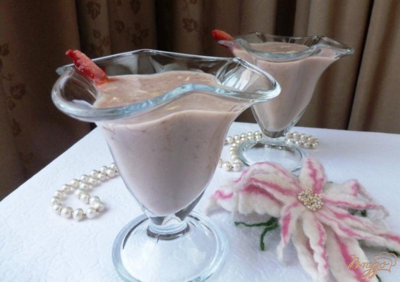 Фото приготовление рецепта: Густой коктейль из ягод на ореховом молоке шаг №4
