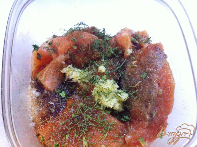 Фото приготовление рецепта: Слабосоленый лосось в имбирном маринаде шаг №4