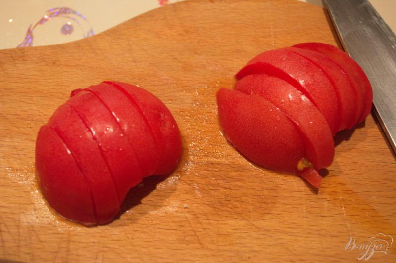 Фото приготовление рецепта: Гренки с моцареллкой и помидорами шаг №5