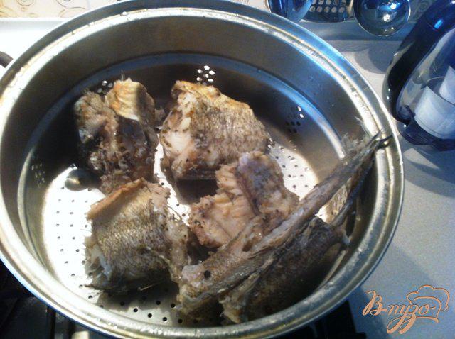 Фото приготовление рецепта: Рыбный салат шаг №2
