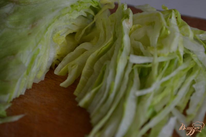Фото приготовление рецепта: Салат с ветчиной и черешней шаг №1
