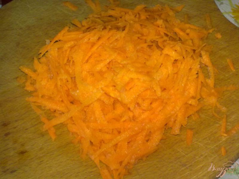 Фото приготовление рецепта: Салат из моркови, перца и курицы шаг №1