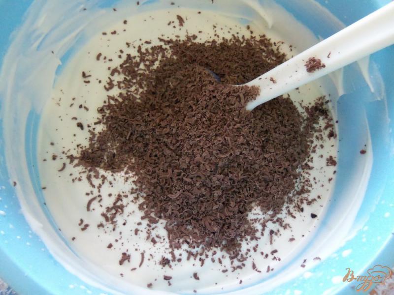 Фото приготовление рецепта: Сливочное мороженое с шоколадной крошкой шаг №3