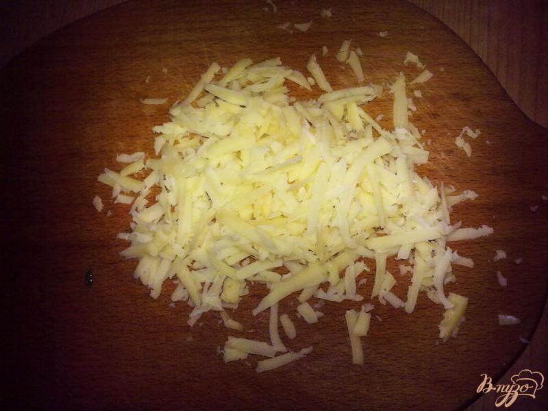 Фото приготовление рецепта: Салат с крабовыми палочками «Сюжет» шаг №4
