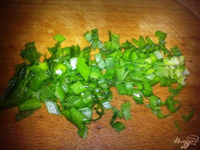 Фото приготовление рецепта: Салат с крабовыми палочками «Сюжет» шаг №3