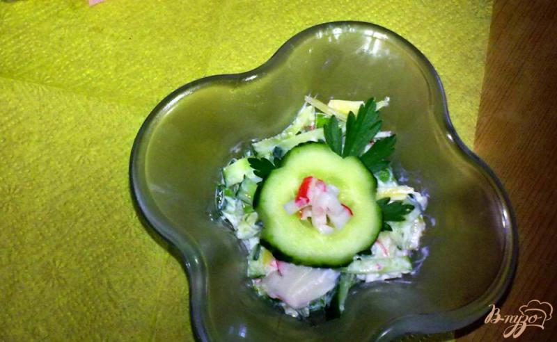 Фото приготовление рецепта: Салат с крабовыми палочками «Сюжет» шаг №6