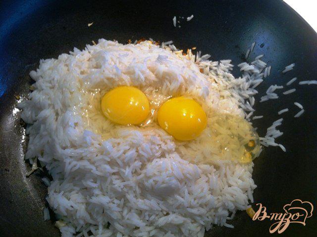 Фото приготовление рецепта: Рис с чесноком по японски шаг №4