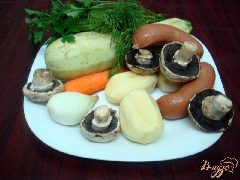 Фото приготовление рецепта: Овощной суп с кабачками и сардельками шаг №1