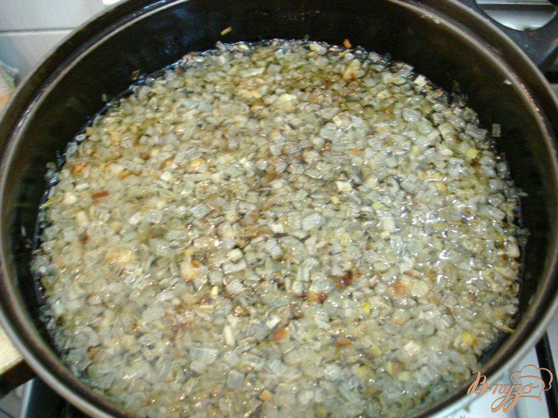 Фото приготовление рецепта: Жареные пирожки на кефире с квашеной капустой шаг №5