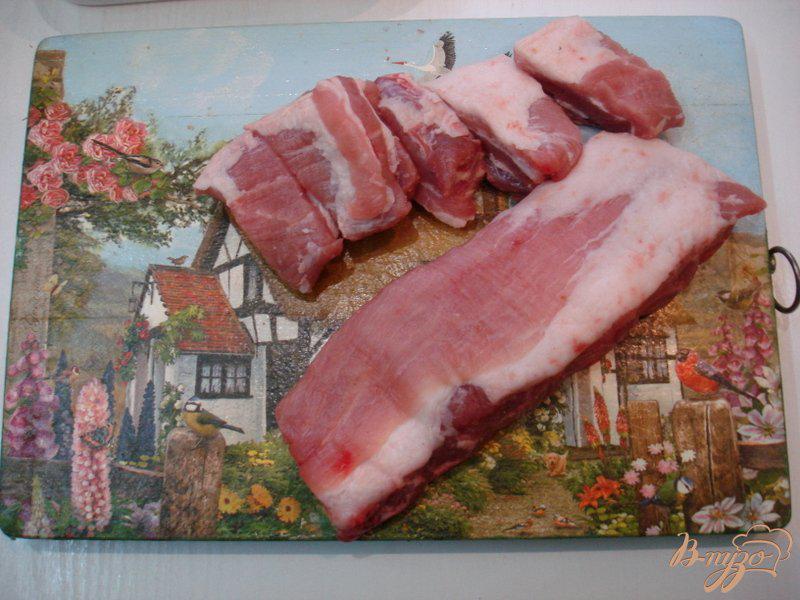 Фото приготовление рецепта: Свиные рёбрышки запеченные с чесноком шаг №1